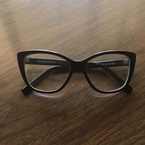 Cat-eye glasses